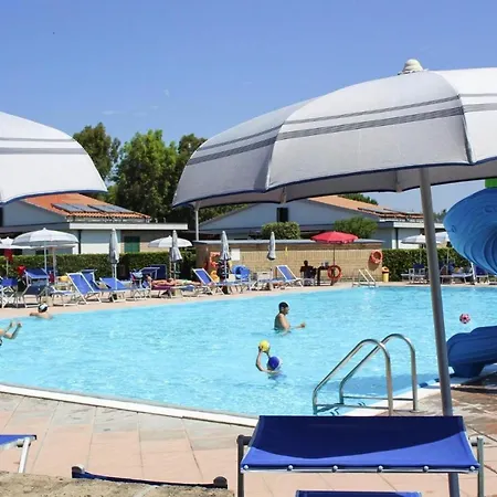 In Cecina Mare With Outdoor Pool * マリーナ・ディ・チェーチナ
