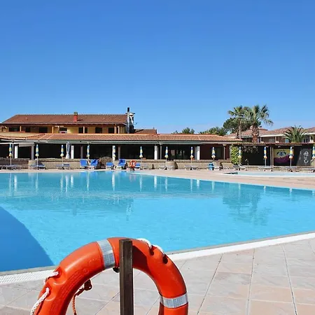 In Cecina Mare With Outdoor Pool マリーナ・ディ・チェーチナ